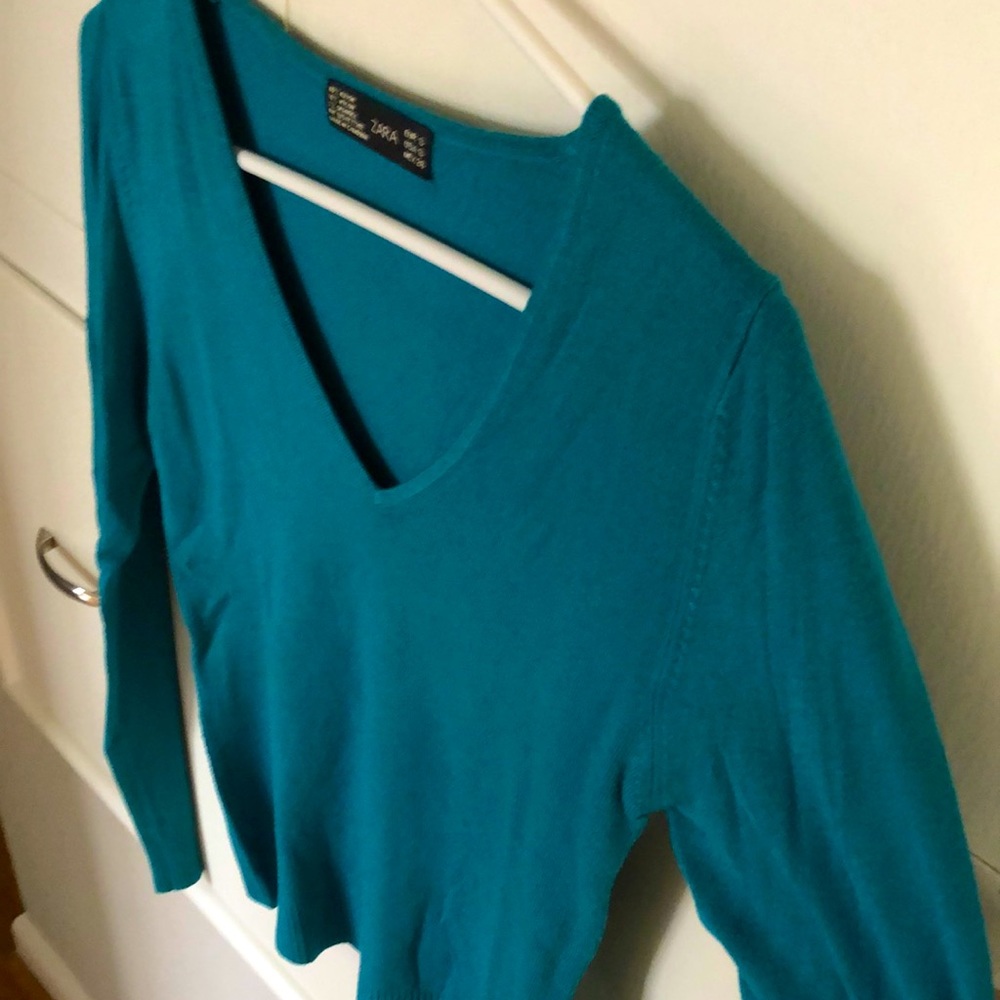 2/$25!‎ ⭐️ Zara Teal V-neck Sweater Long Sleeved - Picture 7 of 7